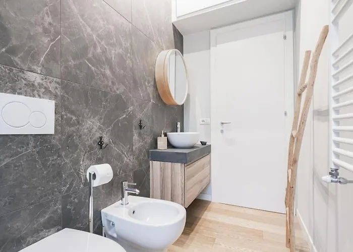 Easylife - - Achille Zezon 8 - Milán