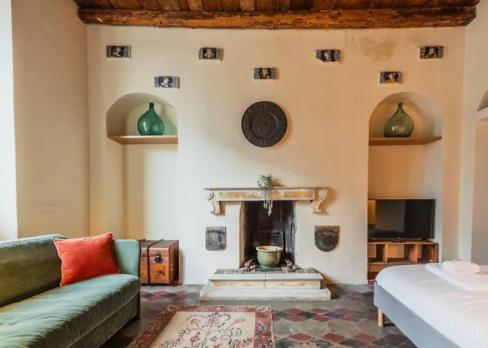 Easytopstay - Porta Garibaldi Antique Charm *