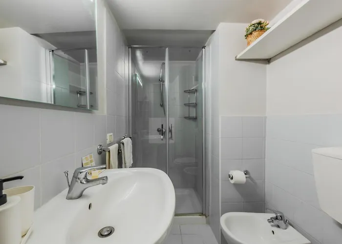 Easytopstay - Porta Garibaldi Antique Charm