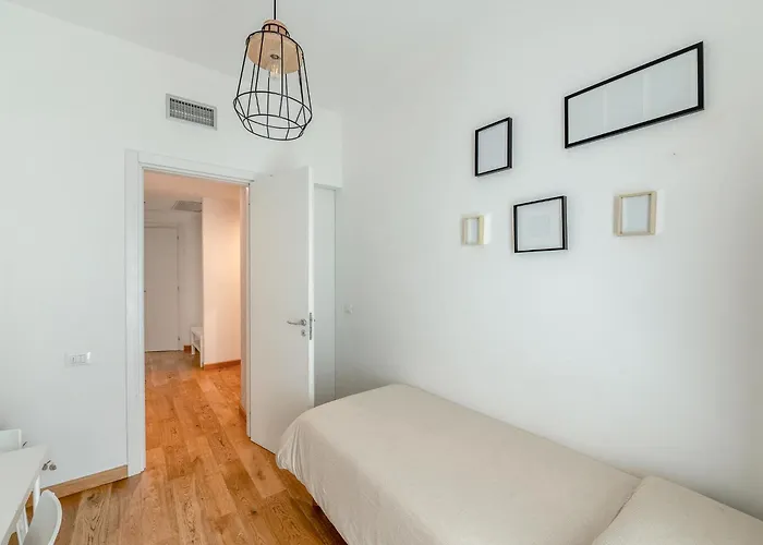 Favola House Isola *