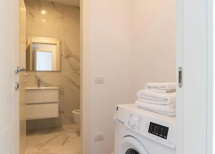 Youhosty - Bright Gioia