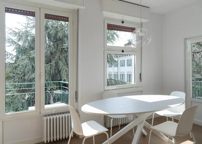 Youhosty - Bright Gioia Апартаменты