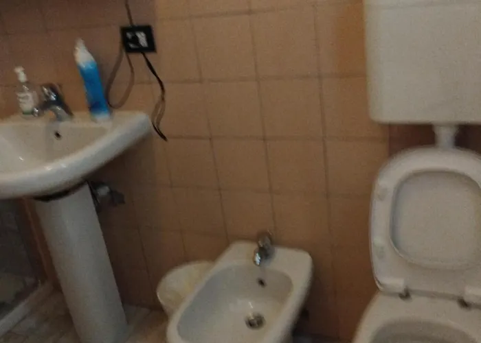 3 Station Free Parking * Milánó