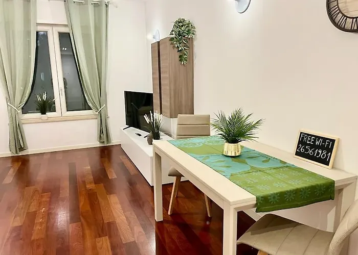 Station, 4-bed With Terrace Apartment