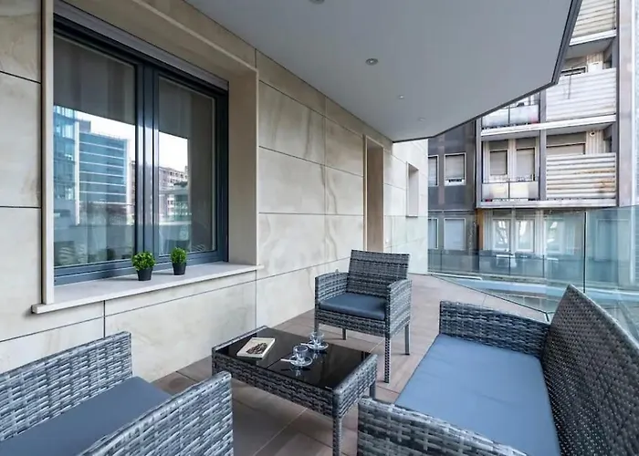 Station, 4-bed With Terrace