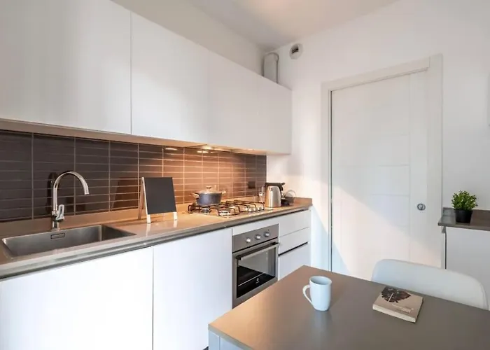 Station, 4-bed With Terrace *