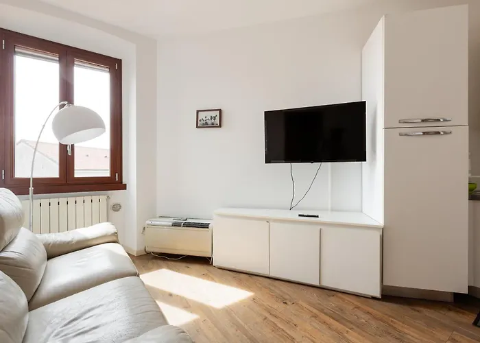 Guesthost - Darsena Navigli - Porta Genova M2 Milano