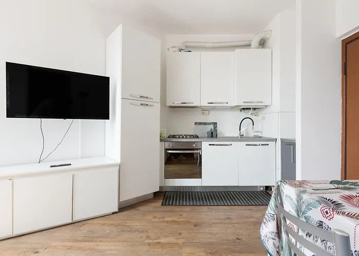 Guesthost - Darsena Navigli - Porta Genova M2 *