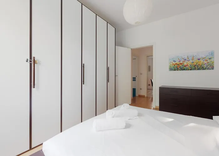 Guesthost - Irnerio- Washington Balcony Milano