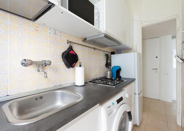 Guesthost - M1 Gambara Balcony