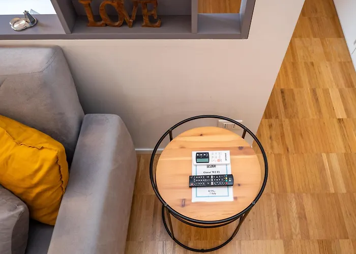 Keys Of Italy - Melloni 4 / Mustard Revolution Apartman