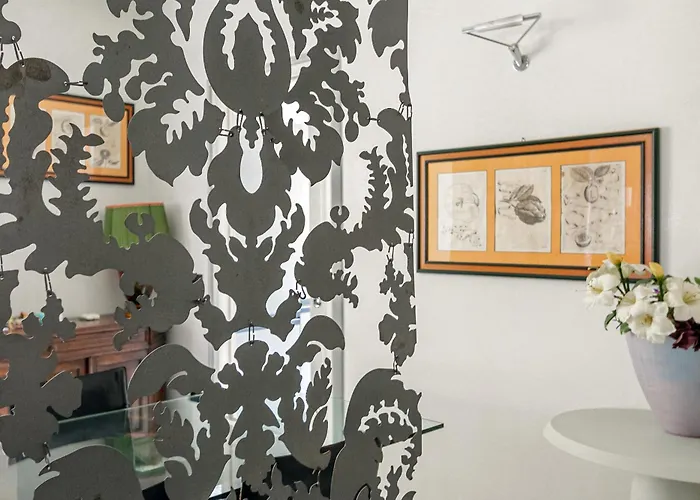 Homycare Stylish With Jacuzzi & Balcony Steps From Duomo Milaan