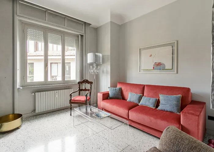 Homycare Stylish With Jacuzzi & Balcony Steps From Duomo * Milaan