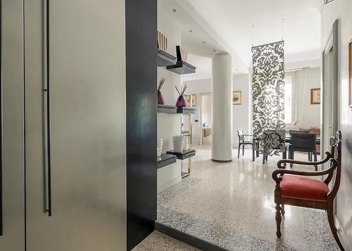 Homycare Stylish With Jacuzzi & Balcony Steps From Duomo * ミラノ