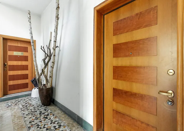 Homycare Stylish With Jacuzzi & Balcony Steps From Duomo Appartement