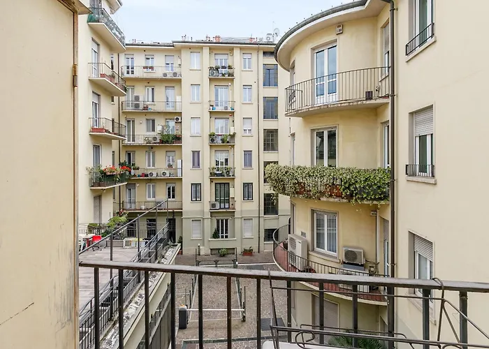 アパート Homycare Stylish With Jacuzzi & Balcony Steps From Duomo *