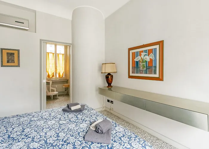Homycare Stylish With Jacuzzi & Balcony Steps From Duomo Apartament Mediolan