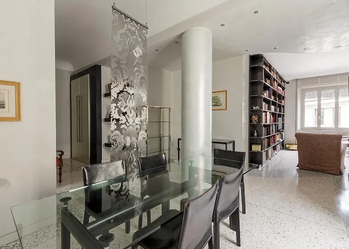 Homycare Stylish With Jacuzzi & Balcony Steps From Duomo Appartement