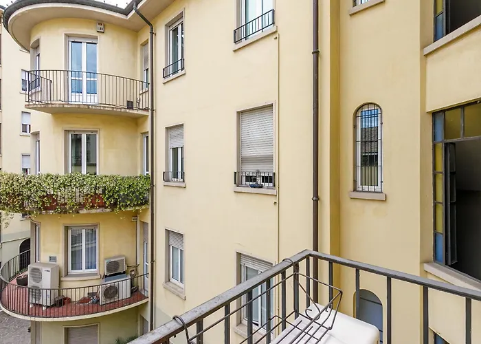 アパート Homycare Stylish With Jacuzzi & Balcony Steps From Duomo