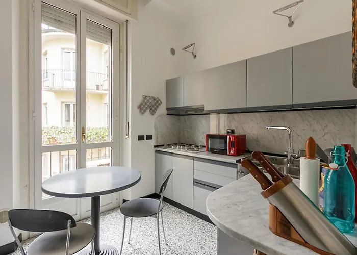 Homycare Stylish With Jacuzzi & Balcony Steps From Duomo Apartament