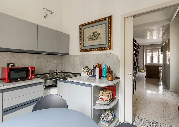 Homycare Stylish With Jacuzzi & Balcony Steps From Duomo *