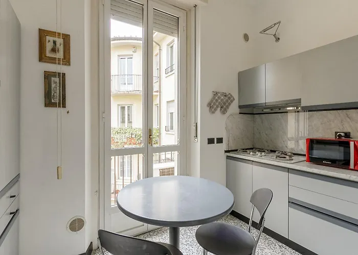 Homycare Stylish With Jacuzzi & Balcony Steps From Duomo * Milaan