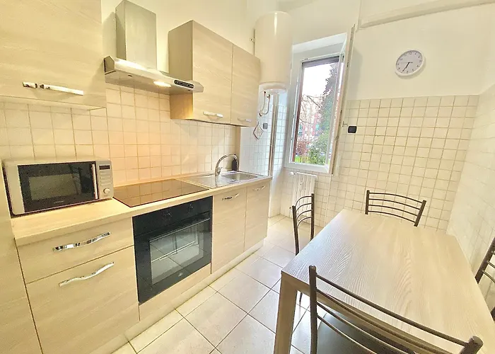 Famagosta Home, Navigli Style, Accanto A Metropolitana M2 Verde, Confortevole E Spazioso Per Gruppi O Famiglie *