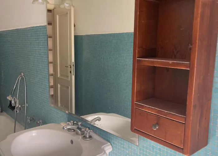 Diana Vicino Stazione E Centro Citta