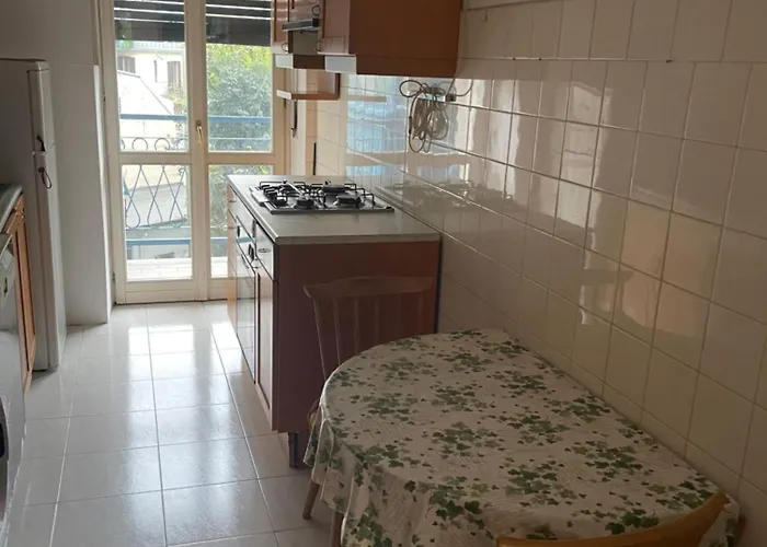 Diana Vicino Stazione E Centro Citta Милан