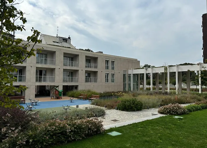 Torre Skyview Gym Pool & Rooftop * Milán