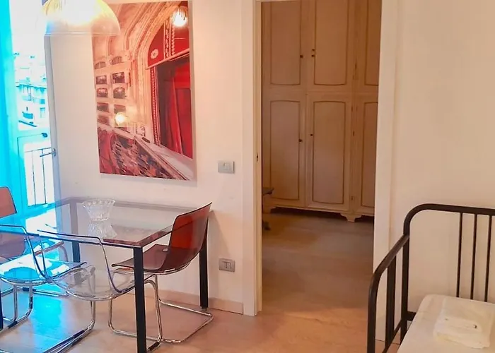 Guesthost - Piazzale Susa Bright Flat Con Veranda * ミラノ