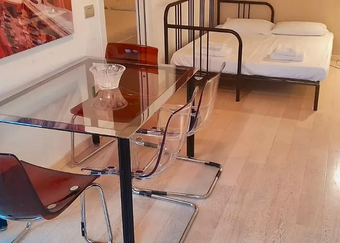 Guesthost - Piazzale Susa Bright Flat Con Veranda アパート