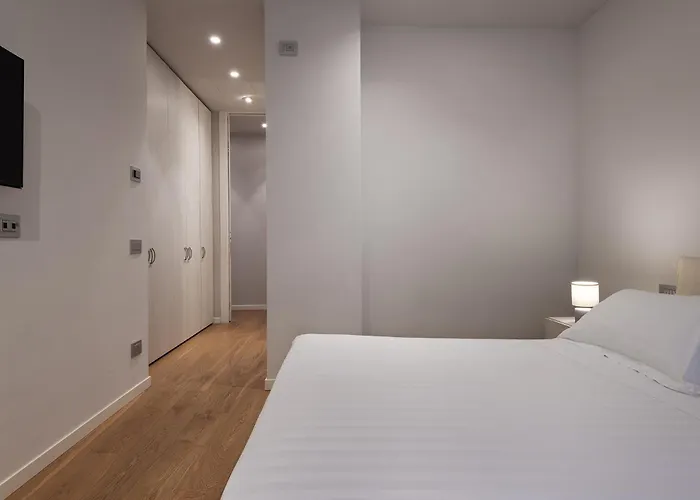 Fifty Eight Duomo Two Bedrooms * Милан