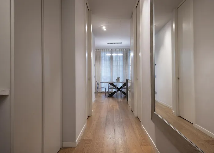 Fifty Eight Duomo Two Bedrooms Милан