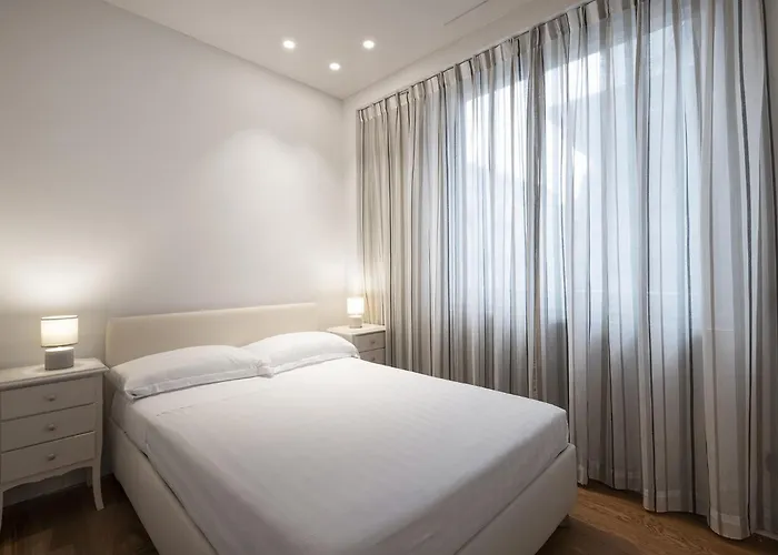 Fifty Eight Duomo Two Bedrooms Милан