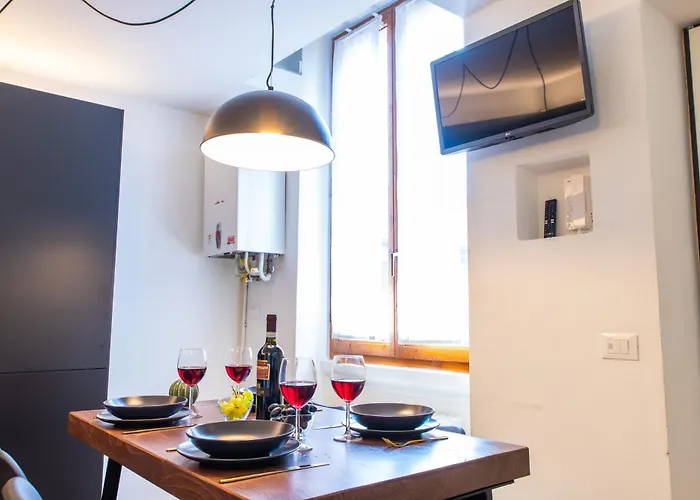 Prada District Elegant - 20 Min To Duomo Di Apartmán *