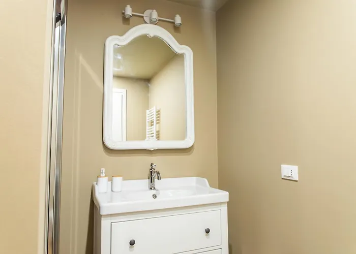 Elegant Flat - Few Minutes To Duomo & Prada 아파트 밀라노