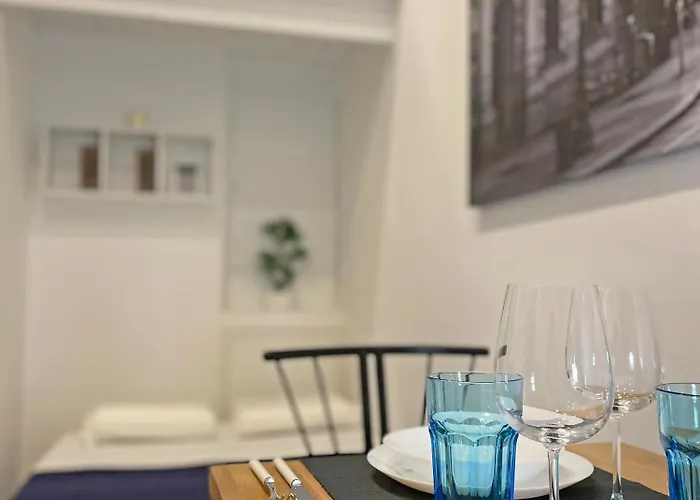 In Corte Corso Genova Navigli Darsena * Milano