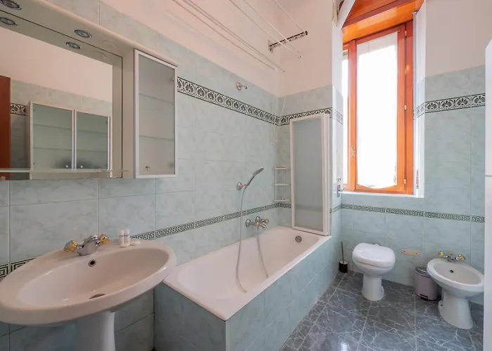 Xenia - Classical In Station Apartment *