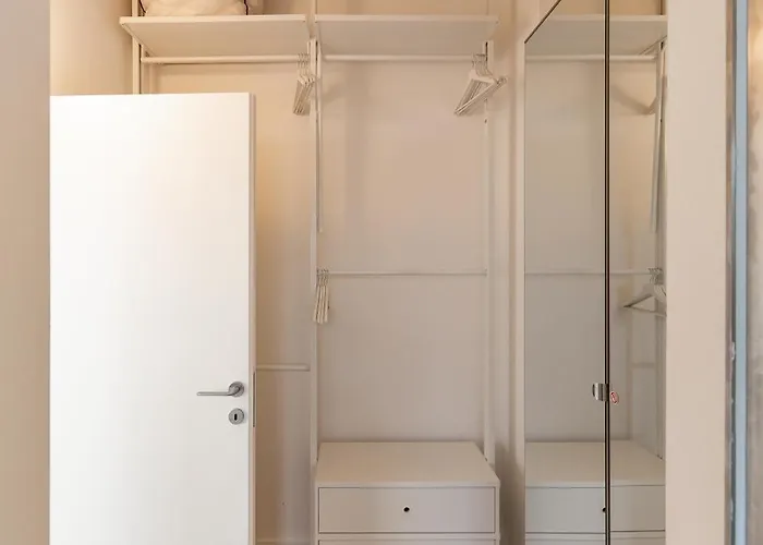 Welcome To The Center Of 아파트 *