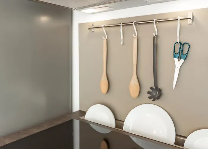 아파트 Welcome To The Center Of *