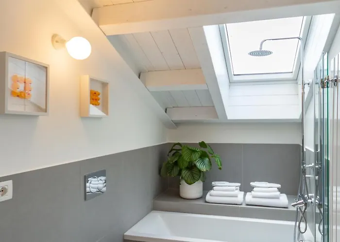 Welcome To The Center Of 아파트 *