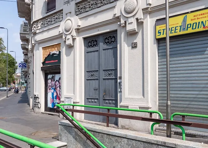 아파트 Welcome To The Center Of *