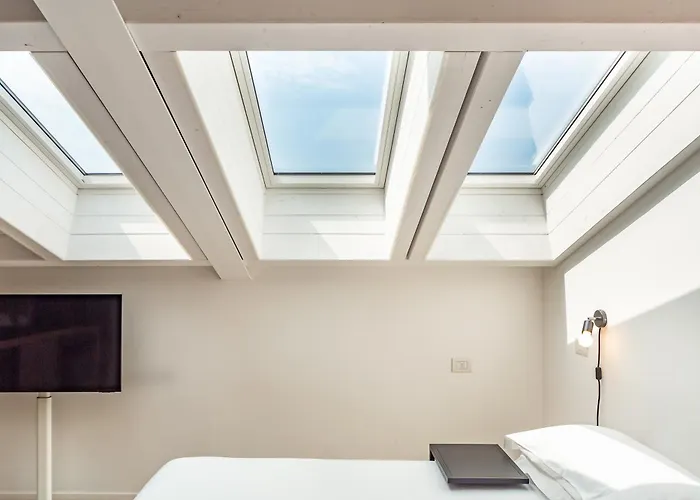 아파트 Welcome To The Center Of *