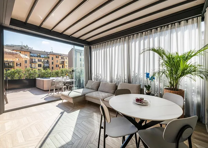 Modigliani Terrace Jacuzzi Golden House *