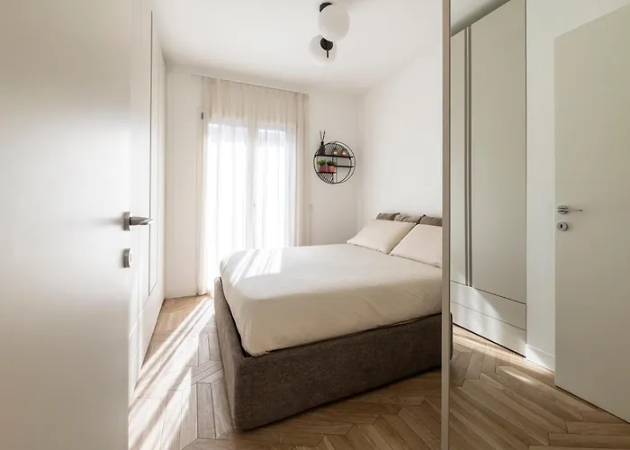 Modigliani Terrace Jacuzzi Golden House מילאנו