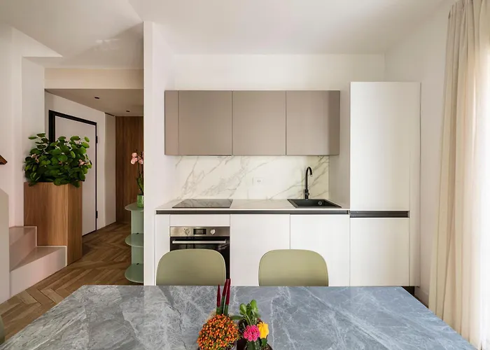 דירה Modigliani Terrace Jacuzzi Golden House *