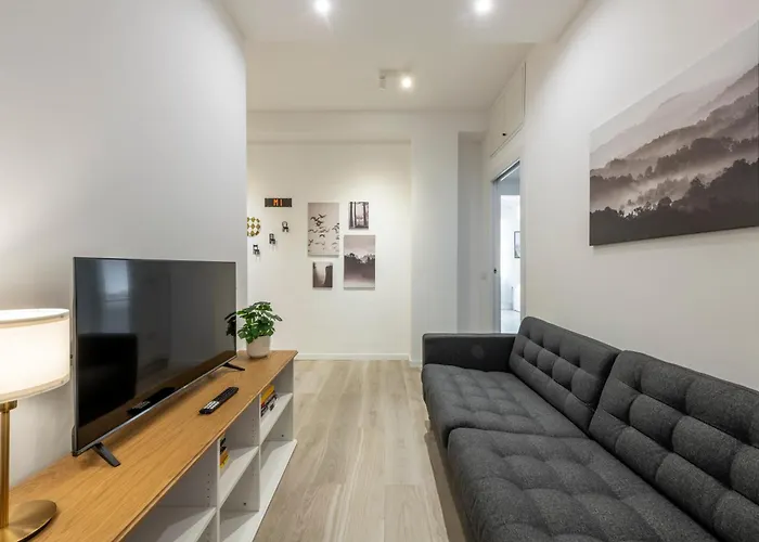 Caracciolo, 28 - Ampio Per 5, Posizione Perfetta * Milano