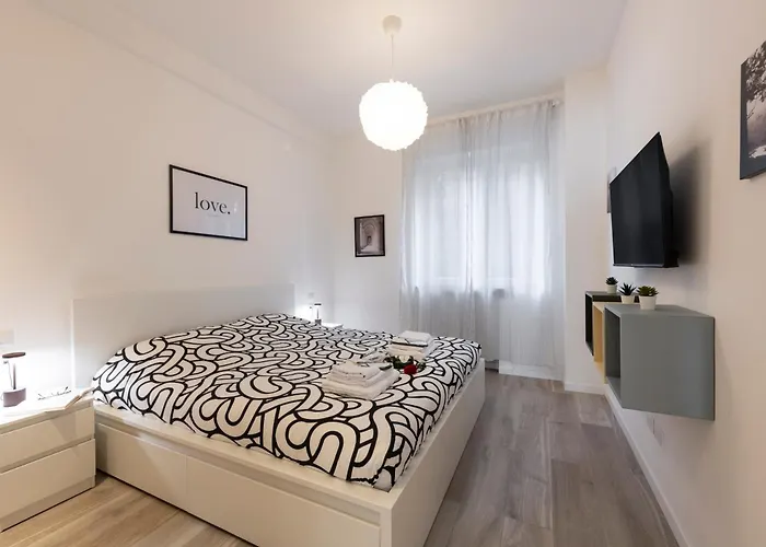 Caracciolo, 28 - Ampio Per 5, Posizione Perfetta Lejlighed