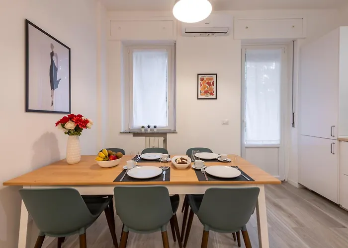 Caracciolo, 28 - Ampio Per 5, Posizione Perfetta * Milano